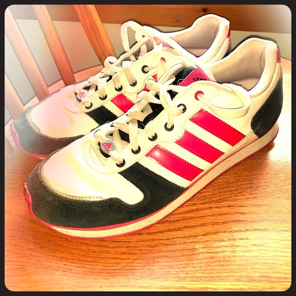 hot pink and black adidas shoes